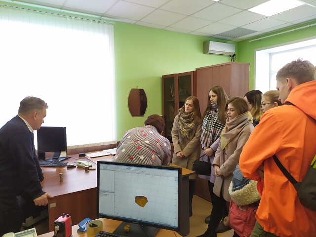 у маркшейдеров открытого рудника.jpg у маркшейдеров открытого рудника.jpg